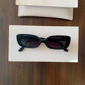 VELVET CANYON Zoe Bisou Sunglasses in black